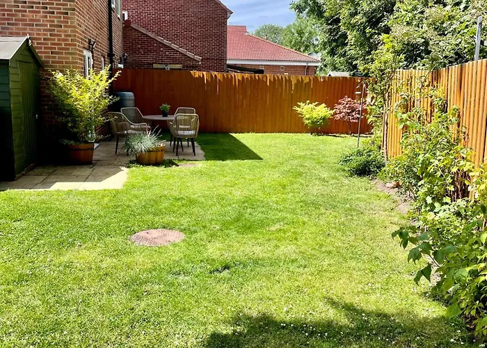 3 Bed House Near Centre With Off Road Parking * York