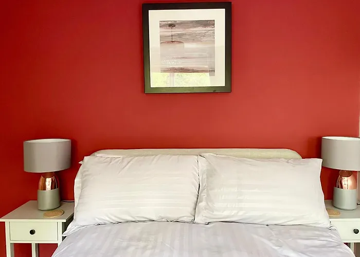 3 Bed House Near Centre With Off Road Parking * York