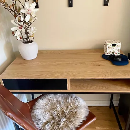 3 Bed House Near Centre With Off Road Parking Nyaraló *