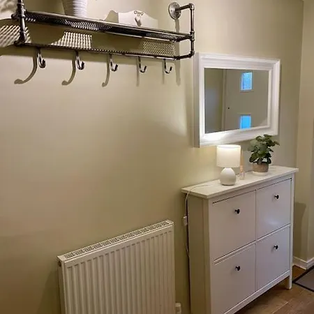 3 Bed House Near Centre With Off Road Parking بيت للعطل يورك