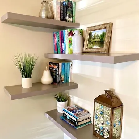 3 Bed House Near Centre With Off Road Parking Nyaraló