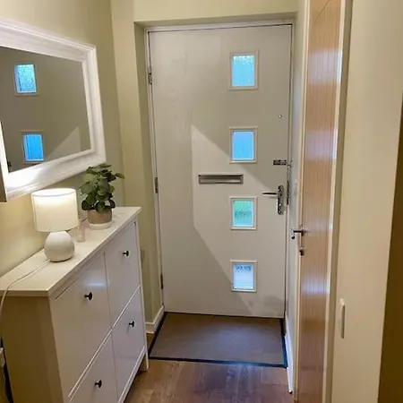 3 Bed House Near Centre With Off Road Parking بيت للعطل يورك