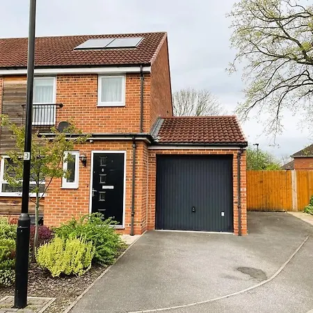 3 Bed House Near Centre With Off Road Parking *