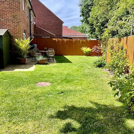 3 Bed House Near Centre With Off Road Parking * York