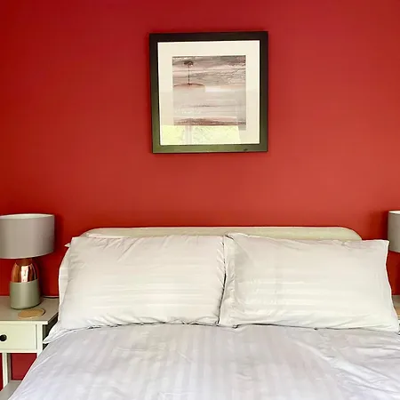 3 Bed House Near Centre With Off Road Parking * York