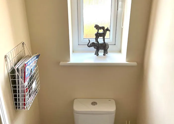 3 Bed House Near Centre With Off Road Parking * York