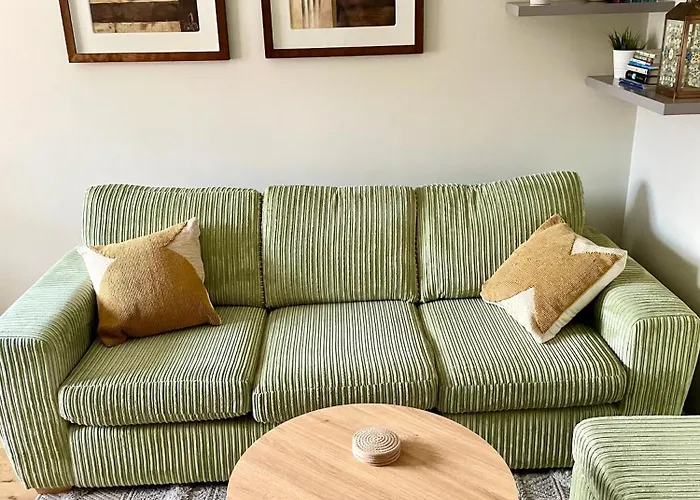 3 Bed House Near Centre With Off Road Parking *